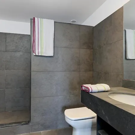 Villa Sleeps 8 Pool Air Con Arenal d'en Castell