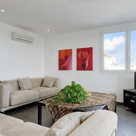 فيلة Sleeps 8 Pool Air Con