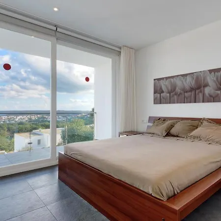 Sleeps 8 Pool Air Con *