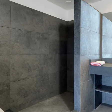 فيلة Sleeps 8 Pool Air Con *